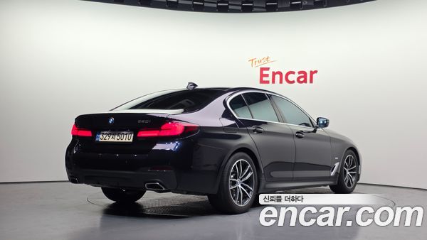 BMW 5 Series 2022, фото 2