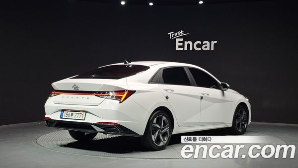 Hyundai Elantra 2023, фото 2