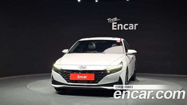 Hyundai Elantra 2023, фото 3