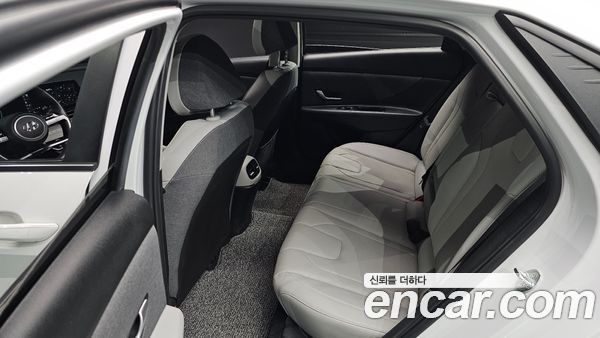 Hyundai Elantra 2023, фото 17