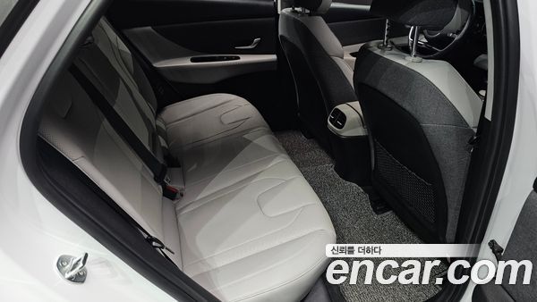 Hyundai Elantra 2023, фото 18