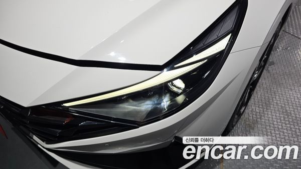 Hyundai Elantra 2023, фото 8