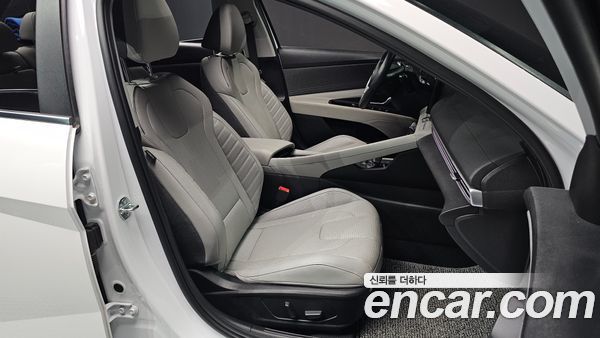 Hyundai Elantra 2023, фото 16