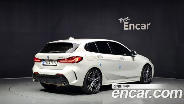 BMW 1 Series 2022, фото 2