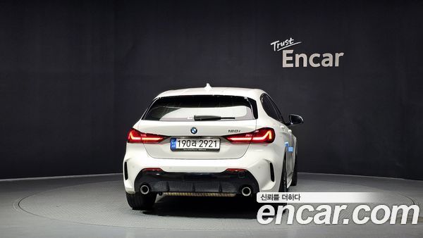 BMW 1 Series 2022, фото 4