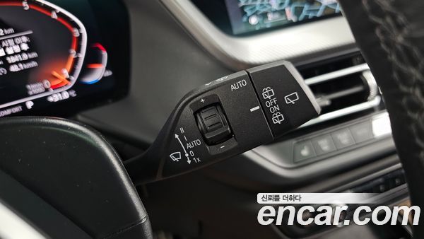 BMW 1 Series 2022, фото 30