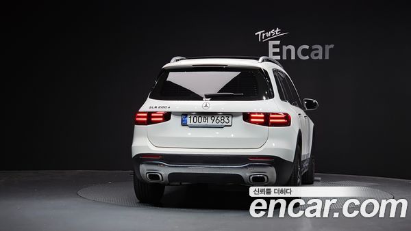 Mercedes-Benz GLB 2024, фото 4