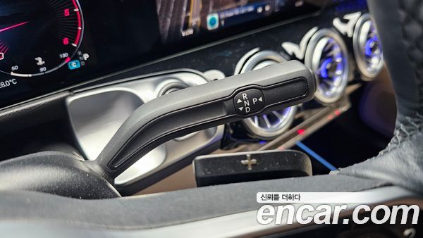 Mercedes-Benz GLB 2024, фото 12