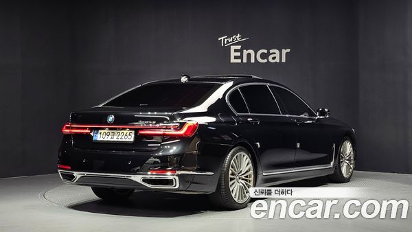 BMW 7 Series 2021, фото 2