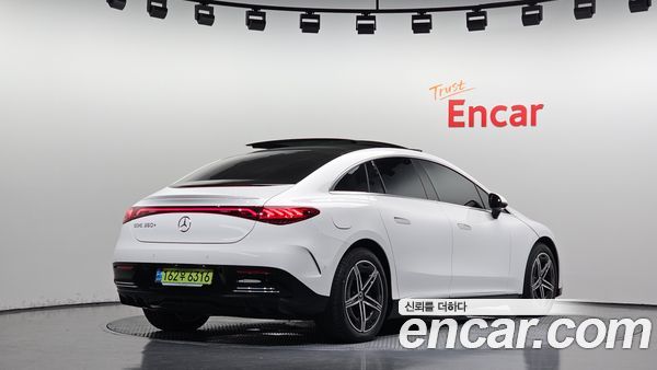 Mercedes-Benz EQE 2024, фото 2