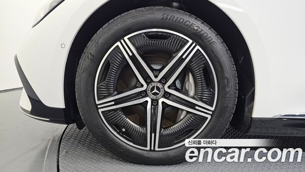 Mercedes-Benz EQE 2024, фото 5