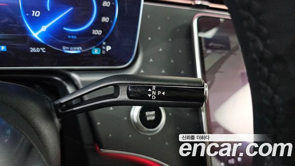 Mercedes-Benz EQE 2024, фото 12