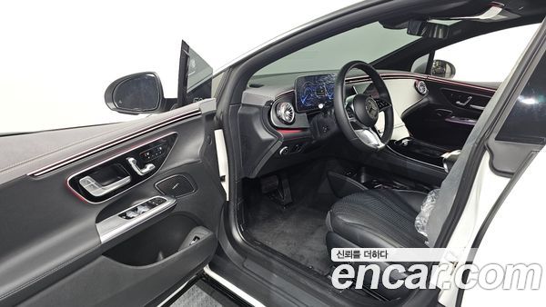 Mercedes-Benz EQE 2024, фото 13