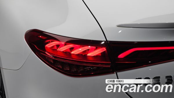 Mercedes-Benz EQE 2024, фото 9