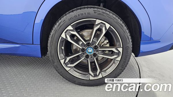 BMW iX2 2024, фото 6