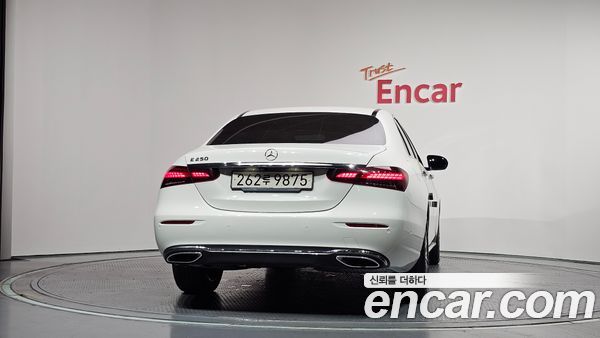 Mercedes-Benz E-Class 2021, фото 3