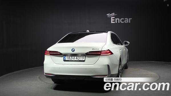 BMW 5 Series 2025, фото 3