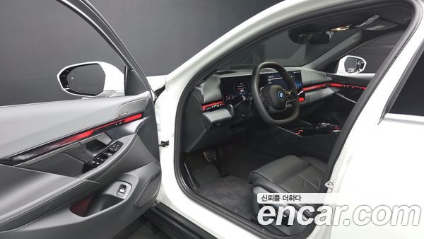 BMW 5 Series 2025, фото 12