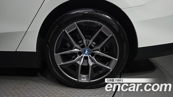 BMW 5 Series 2025, фото 6