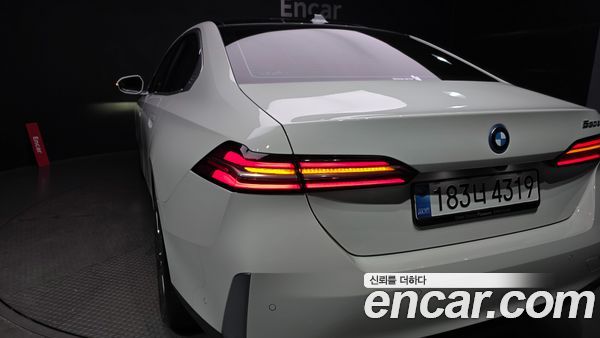 BMW 5 Series 2025, фото 8