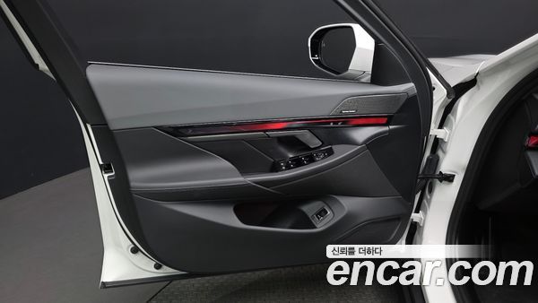 BMW 5 Series 2025, фото 13