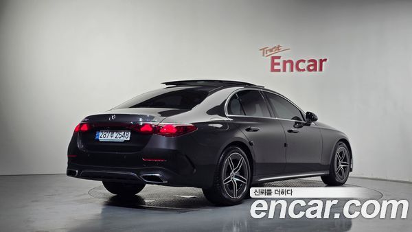 Mercedes-Benz E-Class 2024, фото 2