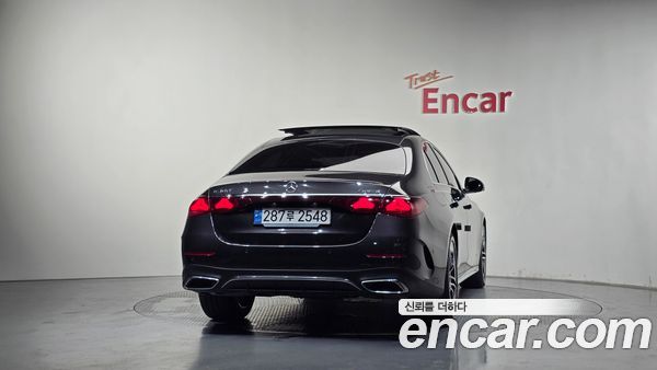 Mercedes-Benz E-Class 2024, фото 4