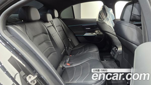Mercedes-Benz E-Class 2024, фото 11