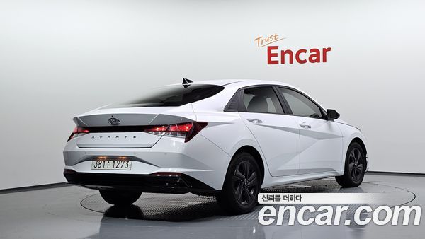 Hyundai Elantra 2022, фото 2