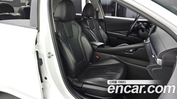 Hyundai Elantra 2022, фото 17