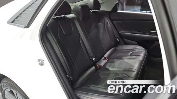 Hyundai Elantra 2022, фото 16