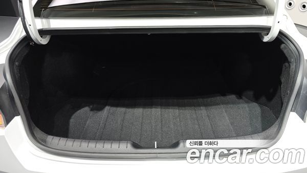 Hyundai Elantra 2022, фото 32