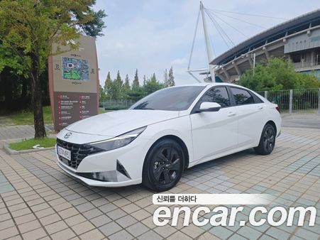 Hyundai Elantra 2023, фото 3