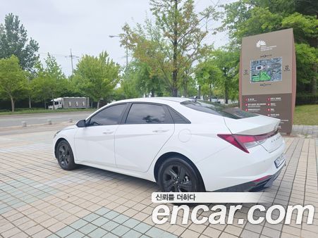Hyundai Elantra 2023, фото 4