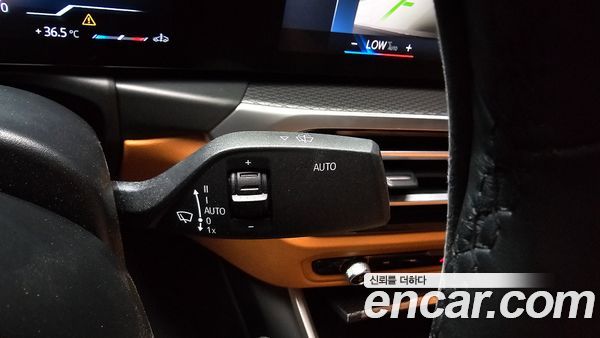 BMW 3 Series 2023, фото 27