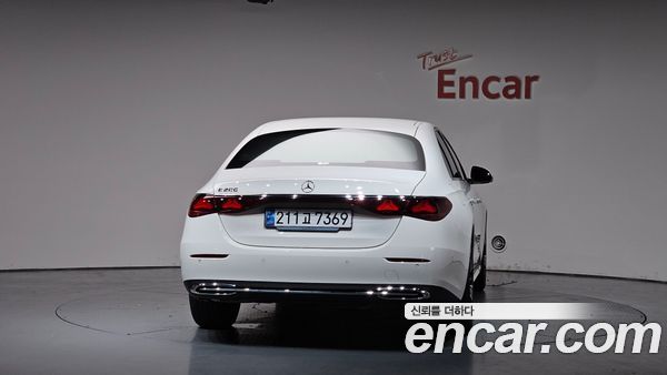 Mercedes-Benz E-Class 2025, фото 3