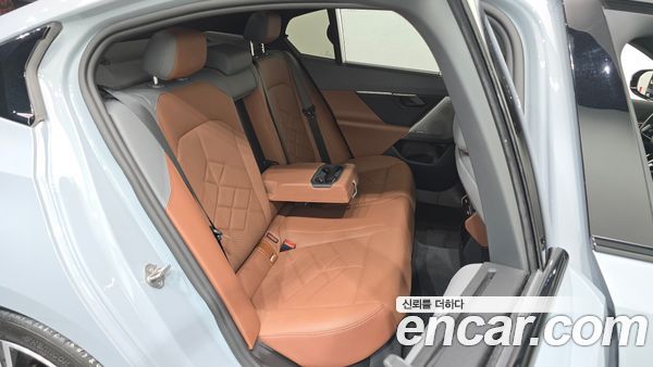BMW 5 Series 2024, фото 17