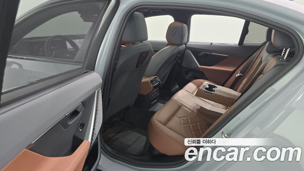 BMW 5 Series 2024, фото 18