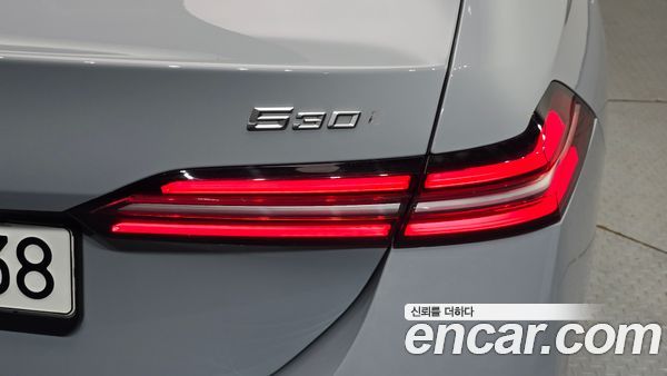 BMW 5 Series 2024, фото 9