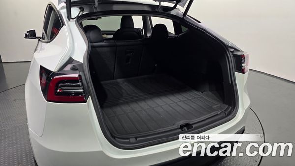 Tesla Model Y 2022, фото 17