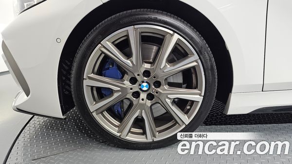BMW 1 Series 2024, фото 4