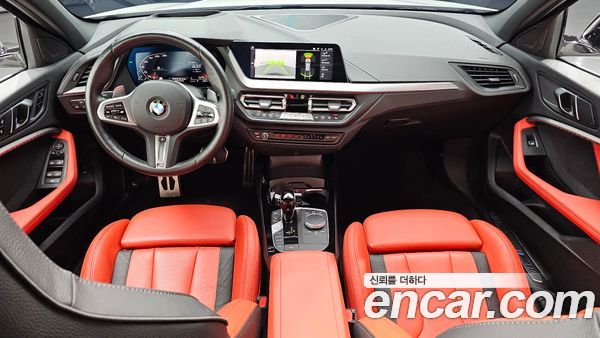 BMW 1 Series 2024, фото 9