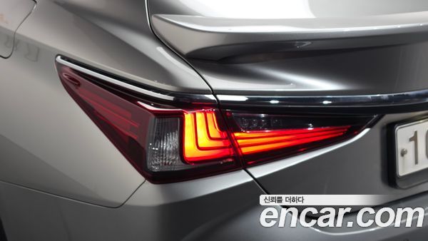 Lexus ES 2023, фото 9