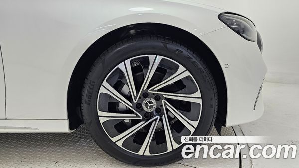 Mercedes-Benz E-Class 2026, фото 5