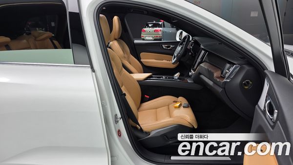 Volvo XC60 2021, фото 15
