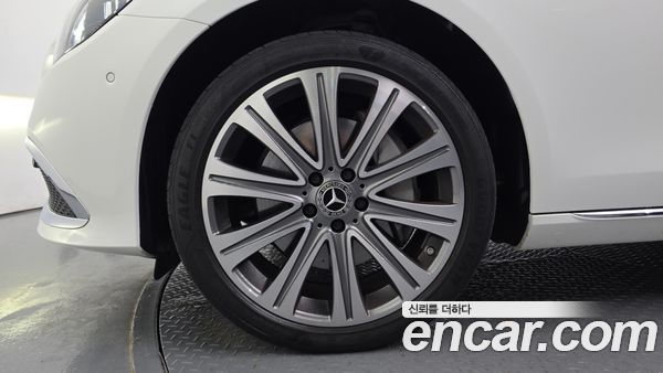 Mercedes-Benz E-Class 2023, фото 5