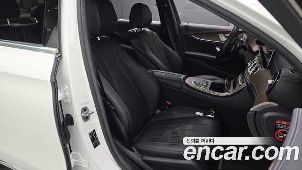 Mercedes-Benz E-Class 2023, фото 16