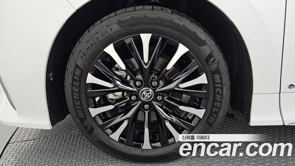 Toyota Alphard 2024, фото 4