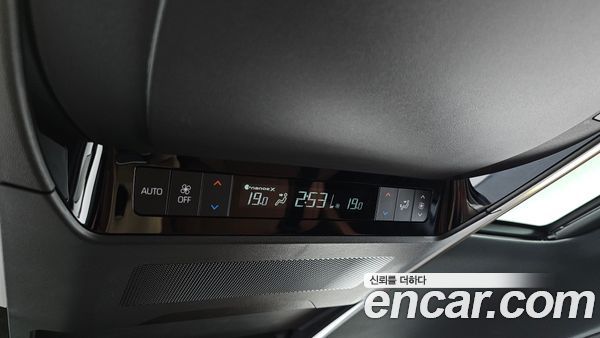 Toyota Alphard 2024, фото 39