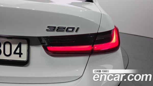BMW 3 Series 2024, фото 9